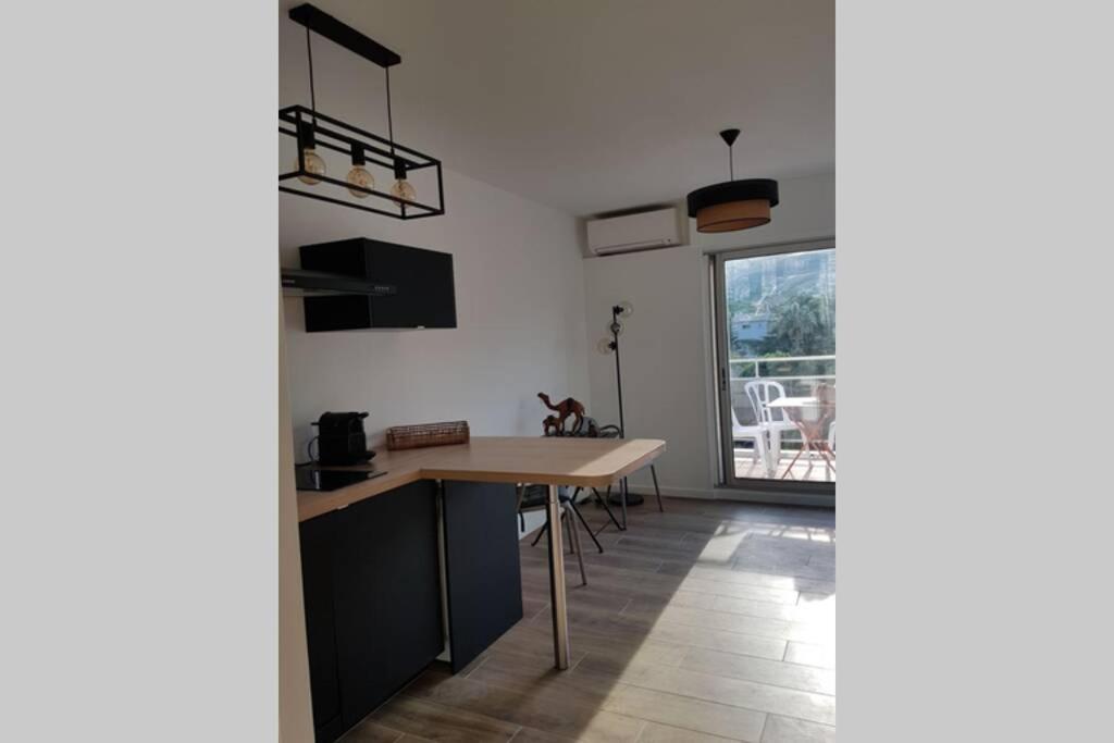 Appartement Deux Pieces , Climatise, Terrase, *